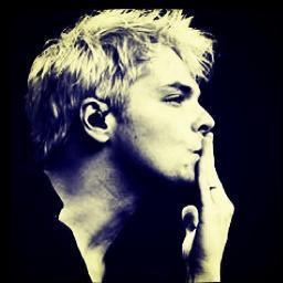 Sigueme & Te sigo e.e
The World Is Ugly...But you're beautiful to me .. ah :D
