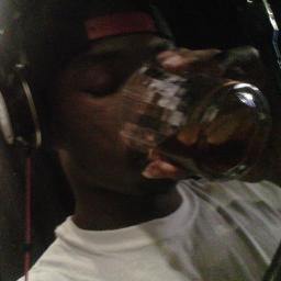Im me 100 percent.....Brooklyn raised hip hop Artist...music is ma life nd im living u hea me!!!