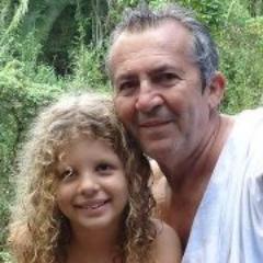 Leitura, cinema, pessoas de boa fé, busca do conhecimento, fazem o meu cardápio!
Email: rpierreamarante@hotmail.com
