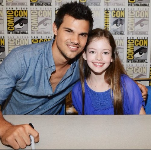 Renesmee6Cullen's profile picture. Renesmee Carlie Cullen hybird/human imprinted on by Jacob Black still looking for my Jacob