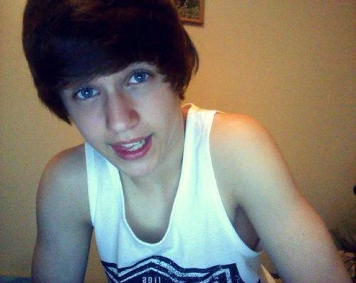 Yeah im darren. Alright? Olly shipp accuses me of stealing this but don't worry, he's a liar. RAPE MY FOLLOW BUTTON