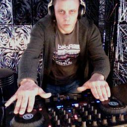 DJ MUSIC  25YEARS.. PLAY ALL MUSIC.. PARTY STUFF..ALSO HIRE OUT SOUND AND LIGHTS FOR PARTYS UP2 500 PEOPLE. MnM Soundhire. UK JOIN TEXT MAIL ON 07943000436