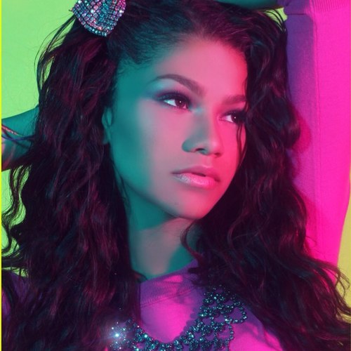 im here to support @zendaya96 she is my idol, rolemodel and life! i love her