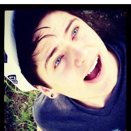 Adolescente que se apaixonou completamente pelo seu sorriso. Te amamos seu lindo,s2' @CHRIS_LEAO  Since : 20/12/2012