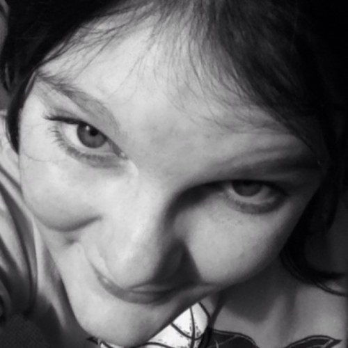 Hi my name is Brandi :) love Country music!! live life to the foolest :) God is the number 1 guy in my life 3