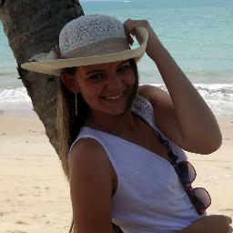 EJC, ararunense, leonina, de muito bom humor, pré-universitaria, amoo meus Pais, orgulho de ser catolica   :p