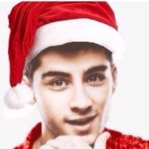 Hi! I'm the same person as @Bieband1DonFire :D please and all i want for Christmas is for Justin to notice me :(