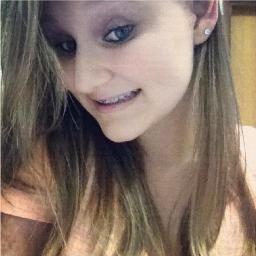 Sou intensa, bipolar e cheia de insanidades. Mas sou feliz, e é isso que importa pra mim. A opinião dos outros? Descarto. Sigam no TUMBLR