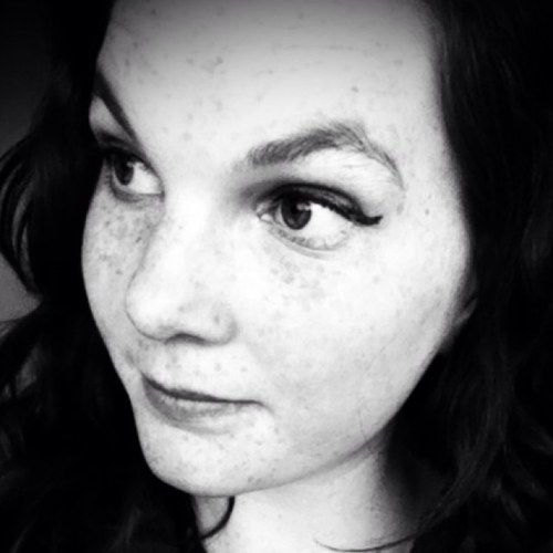 hey :) My name is Ashley, im 13 and i think everyone is amazing and unique in there own different way :) and yeah byeee :) xox