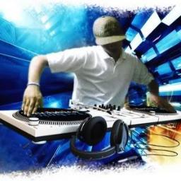 Propietario y 🎚Deejay 🎛en 📻Radio Web Mundo Retro 90🇻🇪, Amante a la Música Retro 80 & 90
