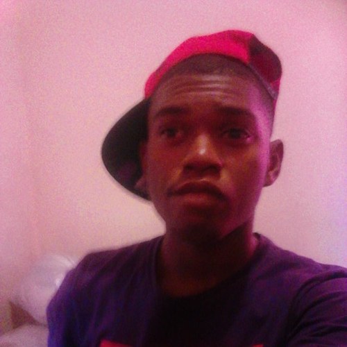 I play sports, chill, shop an do otha sht
