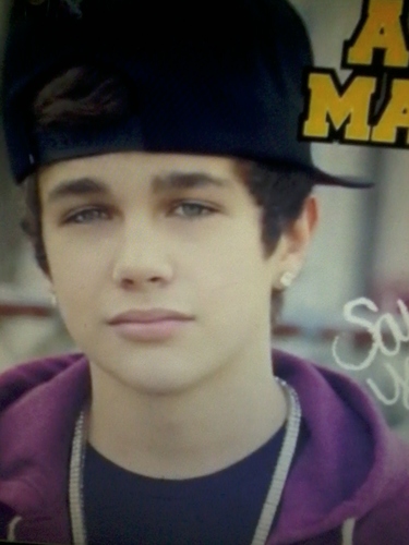 I love austin mahone I love my life but its just not complete unless im with u (austin mahone) lol