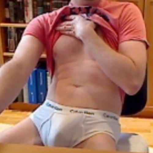 📍Frankfurt am Main 🇩🇪🇺🇸 Horny gay guy just having fun here. I retweet hot guys. #gayfrankfurt #gayffm #edging #GayPorn #NakedSunday #420. Avi is me.