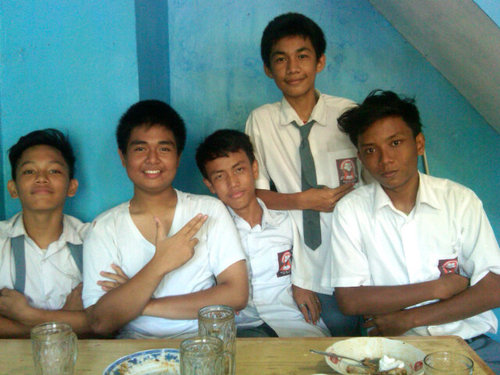 STelscieto's profile picture. More Than A Grup but we are  Big Family.. #Mami (KantinPojokpalingkiri)