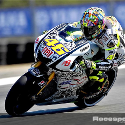 Valentino back on the yamaha m1!! Go for 10 !
