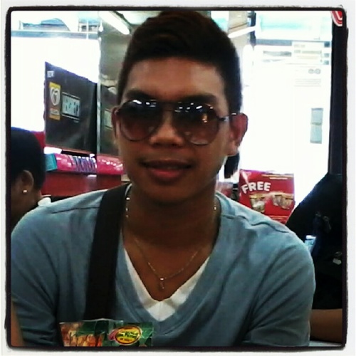 FIL-AM freelance model/#TwitterBuddies member/#TwitterTeens member/cute/downhearted/Single/ MAKE OURSELVES USEFUL