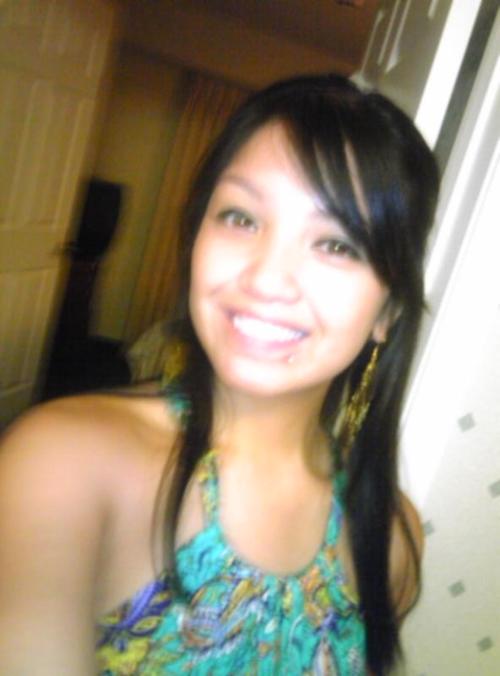 mahniiika's profile picture. People come and go, never settle.