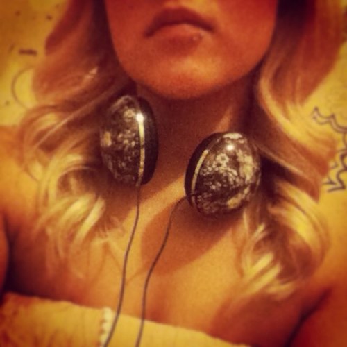 jumpandiwill's profile picture. psycholgy student. glitter kitty. newly blonde. star wars nut. comic book reader. crazy cat lady in the making. fandom blogger.