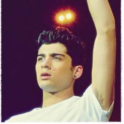 One Direction are my life.
~ #autofollowback ~ #teamfollowback
My mission= to follow as many Directioners as possible x