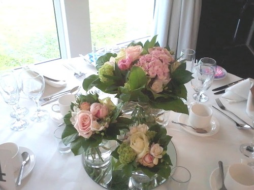 Florist and Balloon artist,who creates floral designs, and balloon decor, for weddings and  special events.