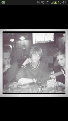 Galaxy s3 / 15jaar / Wellant college oegstgeest / Stevenshof / Leiden / thats it.