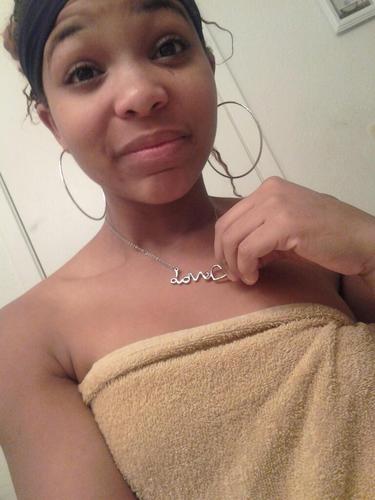 Yu fuck ovaa me... Yu'll getta fuck Yu pay me && Yu can eatt my kiwii : ) jtfo btw; follow my wifeii @vintageHipster ... follow me tho bitchhhhh..... 3 3
