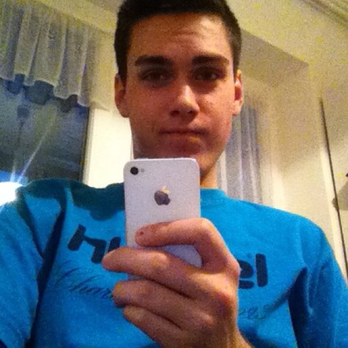 iszabi_'s profile picture. 