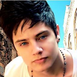 FC Feito Pro Meu BB' @CHRIS_LEAO  No Dia 09/11/11 ' Segui Pelo Proprio @CHRIS_LEAO  'HAHA' TE AMO Meu XuxuzinhoO '
Dona: @amaaanda_santos  :)