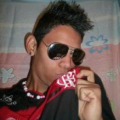 amo futebol sou flamenguista roxo de pele e osso curto vôlei amo f1 curto muito musica e minha vida é uma tremenda comédia de vida juntos com os amigos
