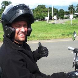Viajero, curioso, sibarita, soñador, pacifista, silbador profesional y enamorado