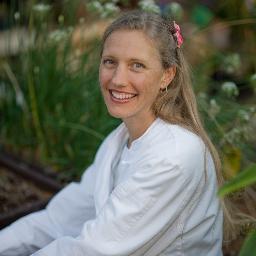 Former Macrobiotic Personal Chef and Cooking Teacher: Extraordinary Food For Extraordinary Living. Changing stereotypes about eating healthy.