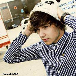 i tweet random stuffs...,follow and be followed.. btw i unfollow the unfollowers. #F4F #TFB