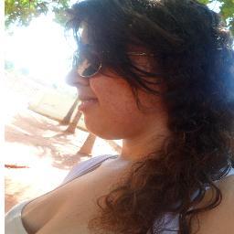Tenho 16 anos moro na cidade de Frutuoso Gomes/RN,curso o 2°ano do ens. médio..Amigos,familia..sou flamenguistaa..e Amo o que eu faço,no caso o ESCOTISMO^^.
