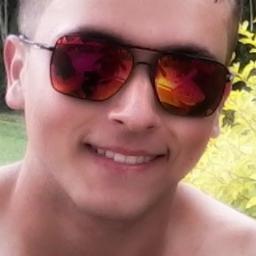 Três coisas que me descrevem bem: SONO, FOME e TÉDIO... ta esperando oque pra me seguir? *---*
