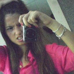 Sou louca,alegre e extrovertida etc....