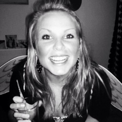 MiaHii's profile picture. Vil du være med på kino?