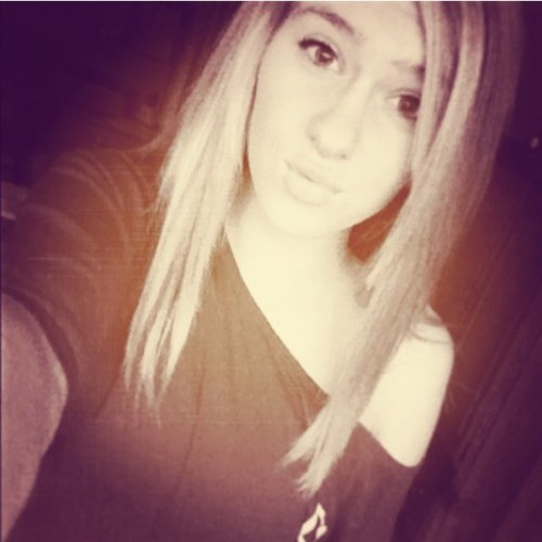 Hey im Alyssa. 16. Follow me?(: 12.22.12. Instagram- @alyssafaidly kik- alyssafaidly