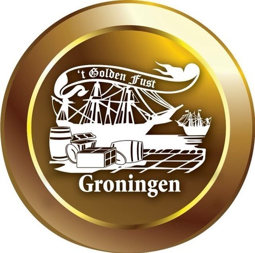 De leukste studentenkroeg van Groningen. Geopend: ma-do 21:30 en in het weekend al om 21:00! Iedere dag tot 01:00 bier voor een euro en 50% korting op alles!