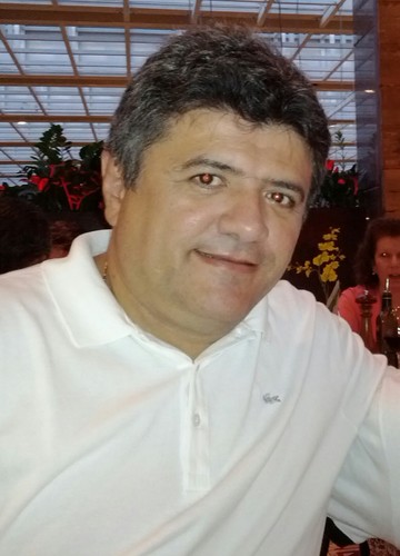 Implantodontista, Apaixonado por Deus ,pela  Familia , pelos Amigos e pelos desafios da Vida ! Residente em Mossoro RN .!