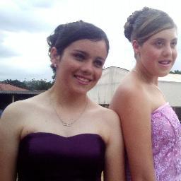 Eu tenho 14 anos; adoro esportes; estou solteira e  sou São Paulina roxa; 
Facebook:http://t.co/4EHvH1wb