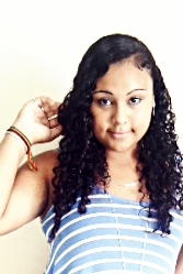 Sou #CHOCOLATRA assumida ' kk adoro praia e pizza 'kk sou aquela ali de cima que nao tem nada pra falar...  Beijokas amores =) segue ai 'sigo de volta (prometo)