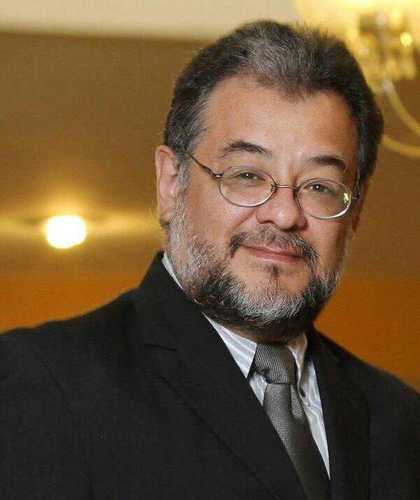 Mexicano interesado en ser ciudadano del mundo. Reflexivo y humorístico con aguda visión crítica. Coach, Consultor, padre e hijo y otras espiritualidades.