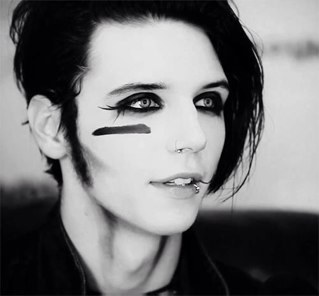 Hey there sexy.You probably know me As andy or aiden, Im the lead singer in Black veil brides  #Rp #Single #Bi #BlackVeilBrides