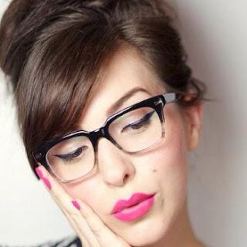 College senior. Baseball fan. Diet coke addict. Shopaholic. PINK.