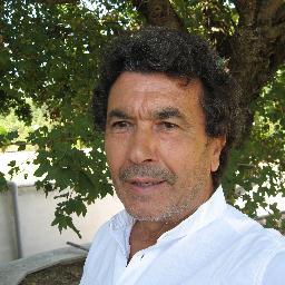 Artista. Credente. Liberale. Guerra è una brutta parola. Fonda la LEADERSHIP MORALITY SCHOOL-SCIENZA DELLA COMUNITA' Contro le dittature.