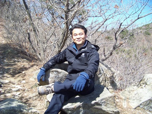 사람이 성숙해져 간다는 것은 남을 설득하려고 하는 마음보다 그를 이해하려는 마음이 더 넓어지는 것 ...   21세기 블런티어 아마추어무선사 입니다.