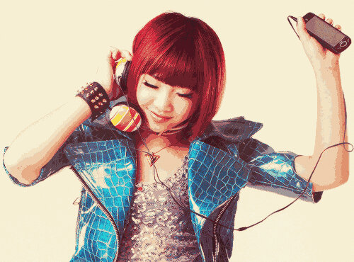 Hello Iam mingky ;-) cool minzy,,cool woman not beautiful woman..Nial's one and directioner!! Ganbate!!