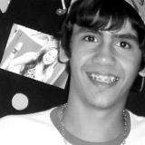 Os covardes morrem várias vezes antes da sua morte, mas o homem corajoso experimenta a morte apenas uma vez, Por isso faça seus medos terem medo de você.
