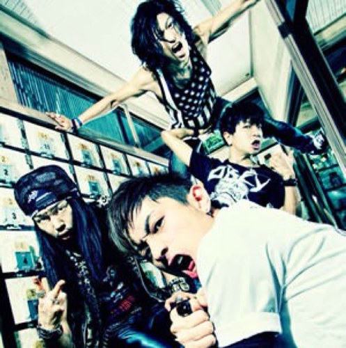 punk rock！ゆるく忙しく毎日過ごしております。。
山形こうこう2フォロミー！！
卒業したら東京か神奈川！！