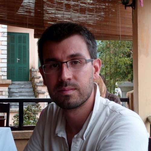 ancien journaliste de PQR, manager, en reconversion dans le communication, passionné d'architecture et de design ⬜⚫